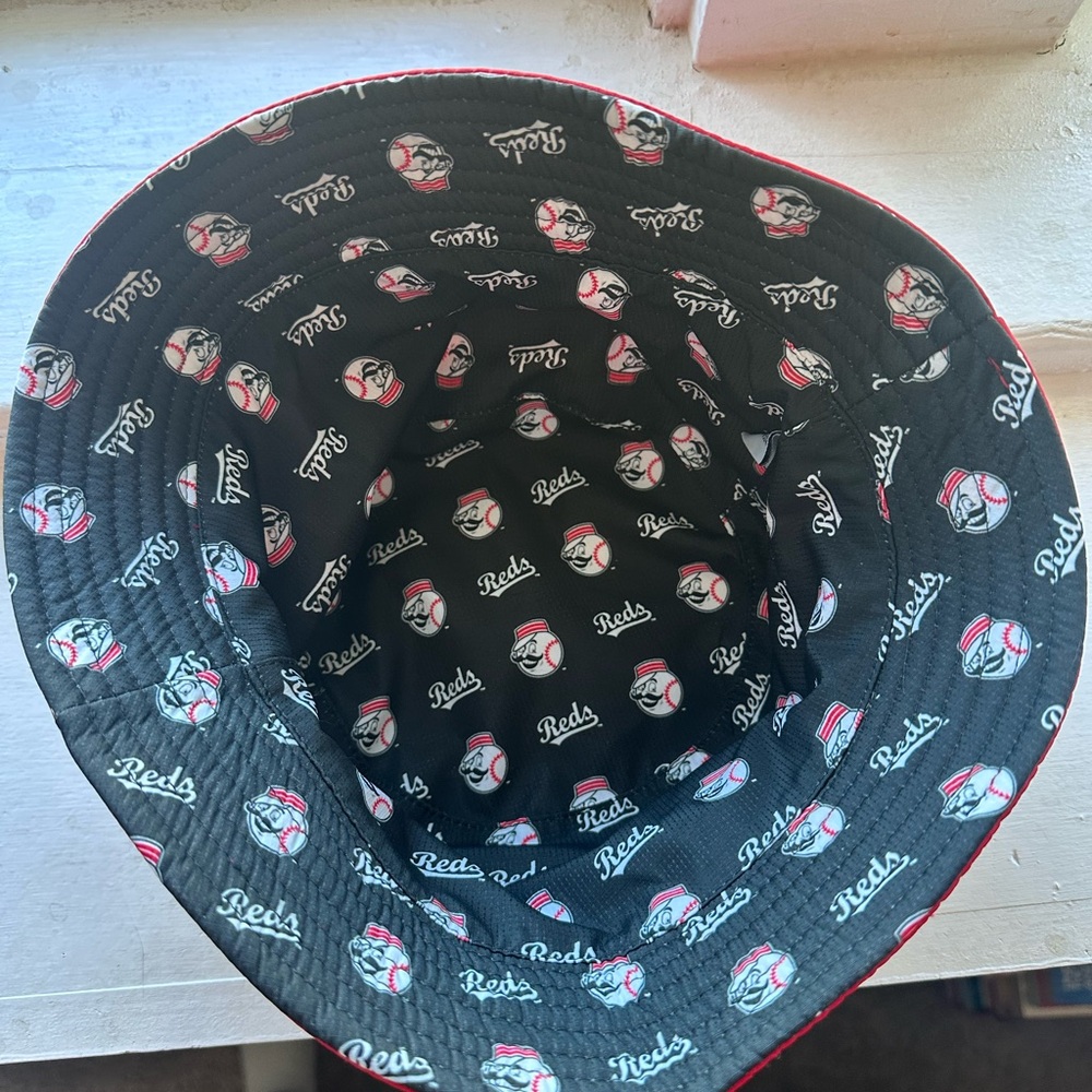 Cincinnati Reds Bucket Hat - Picture 3 of 5